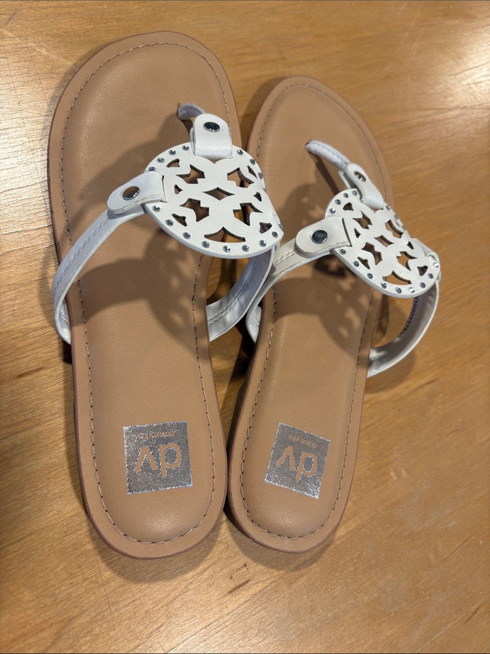 DV by Dolce Vita ~ White Leather Cutout Thong Sandals with bling Tan Footbed